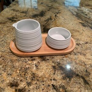 Nespresso cream and sugar set, like new. With wooden serving tray